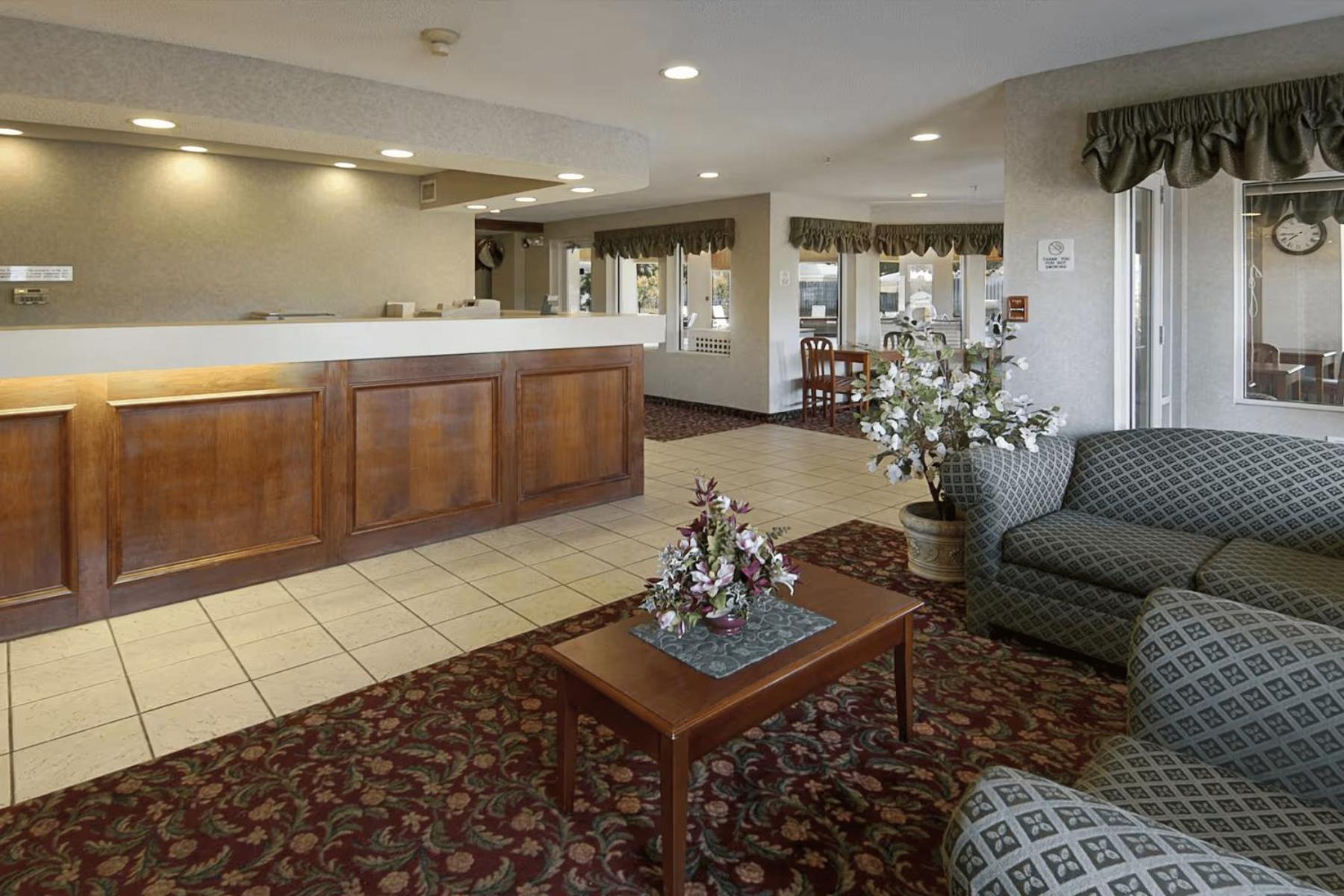 Lakewood Inn & Suites Dowagiac Extérieur photo